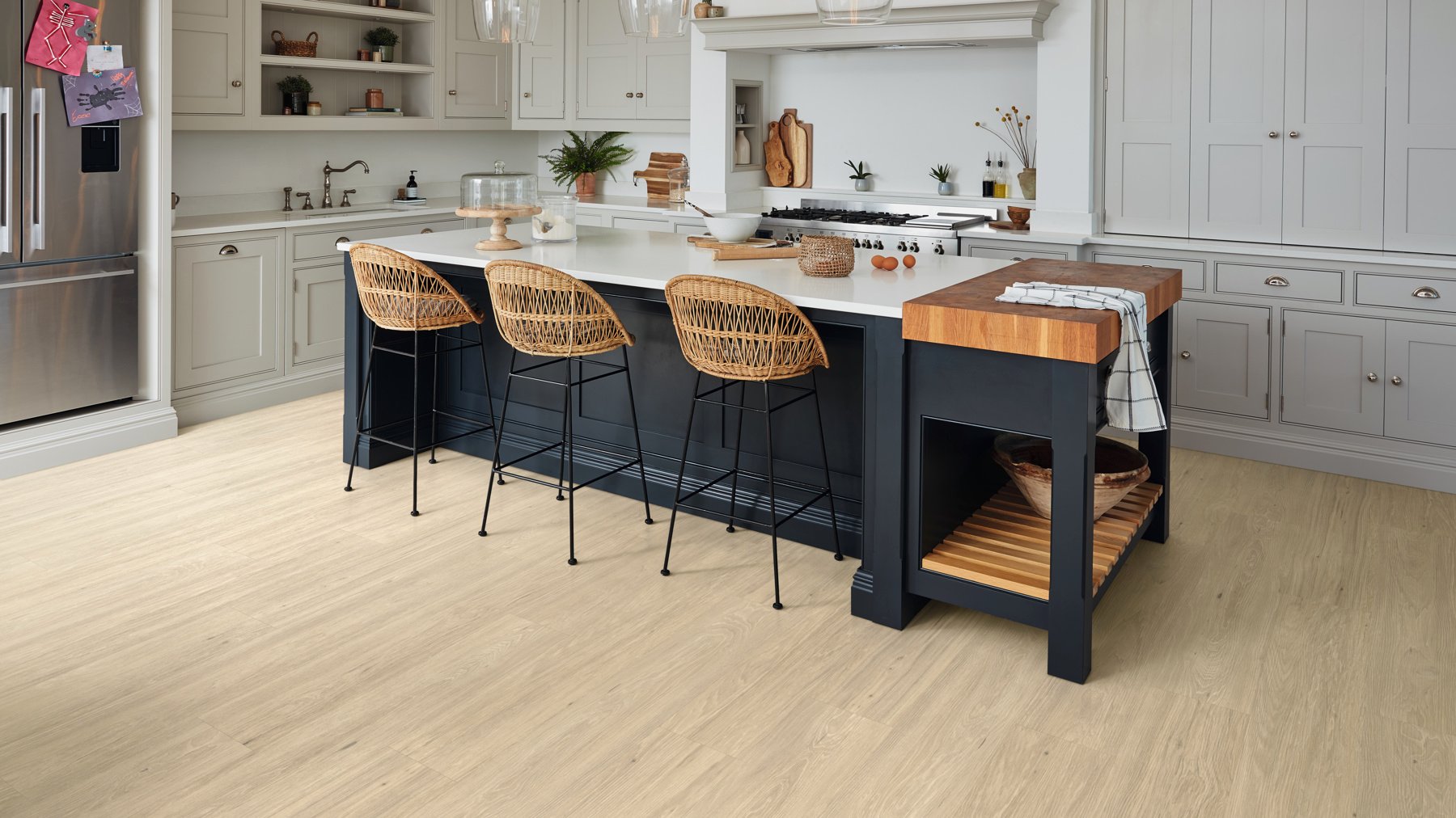 Korlok Select's Canyon Hickory lvp floors in a kitchen