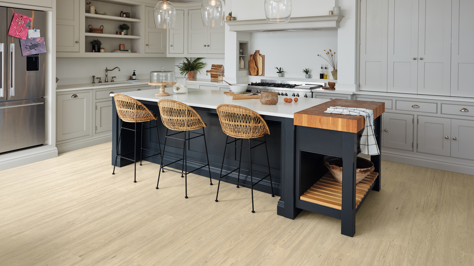 Korlok Select's Canyon Hickory lvp floors in a kitchen